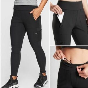 ATHLETA Headlands Hybrid Cargo Tight Legging Women’s 4 Black High Rise Pockets